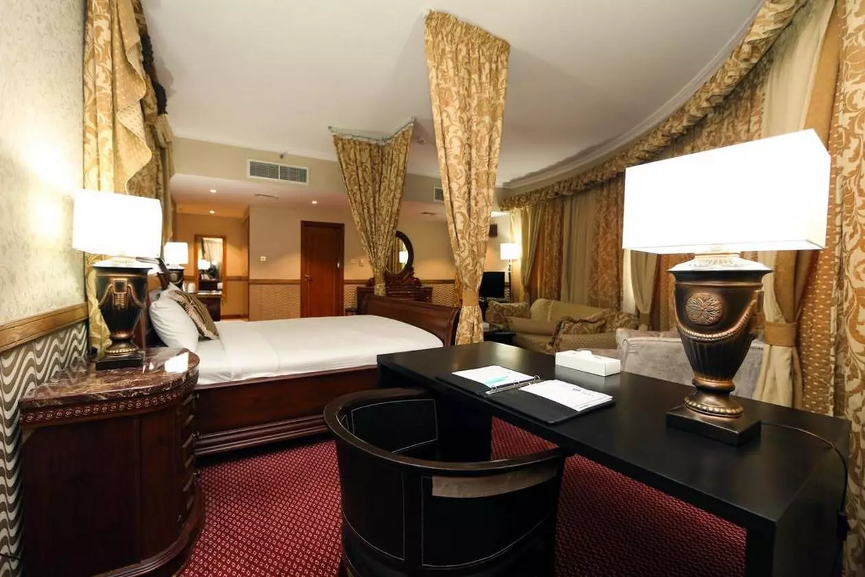 DELMON_SHABAVIZ (5).jpg